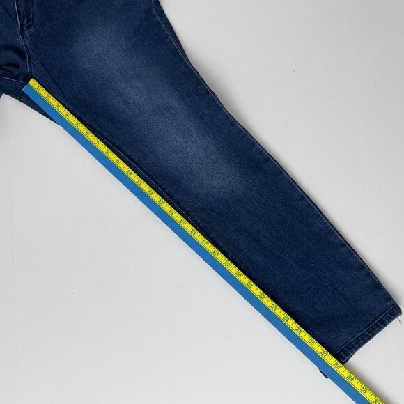 NEW Sag Harbor Denim Women's Skinny Jeans Stretch Straight Leg size 22W - Picture 4 of 9
